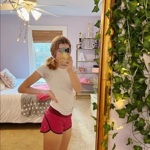 Lululemon Magenta Low Rise Speed up shorts size 4 💗